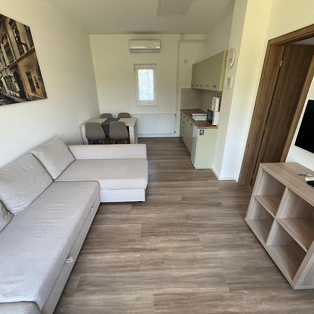 Petita Garden Apartman Siofok Ngoại thất bức ảnh