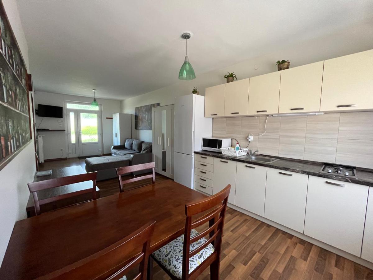 Petita Garden Apartman Siofok Ngoại thất bức ảnh
