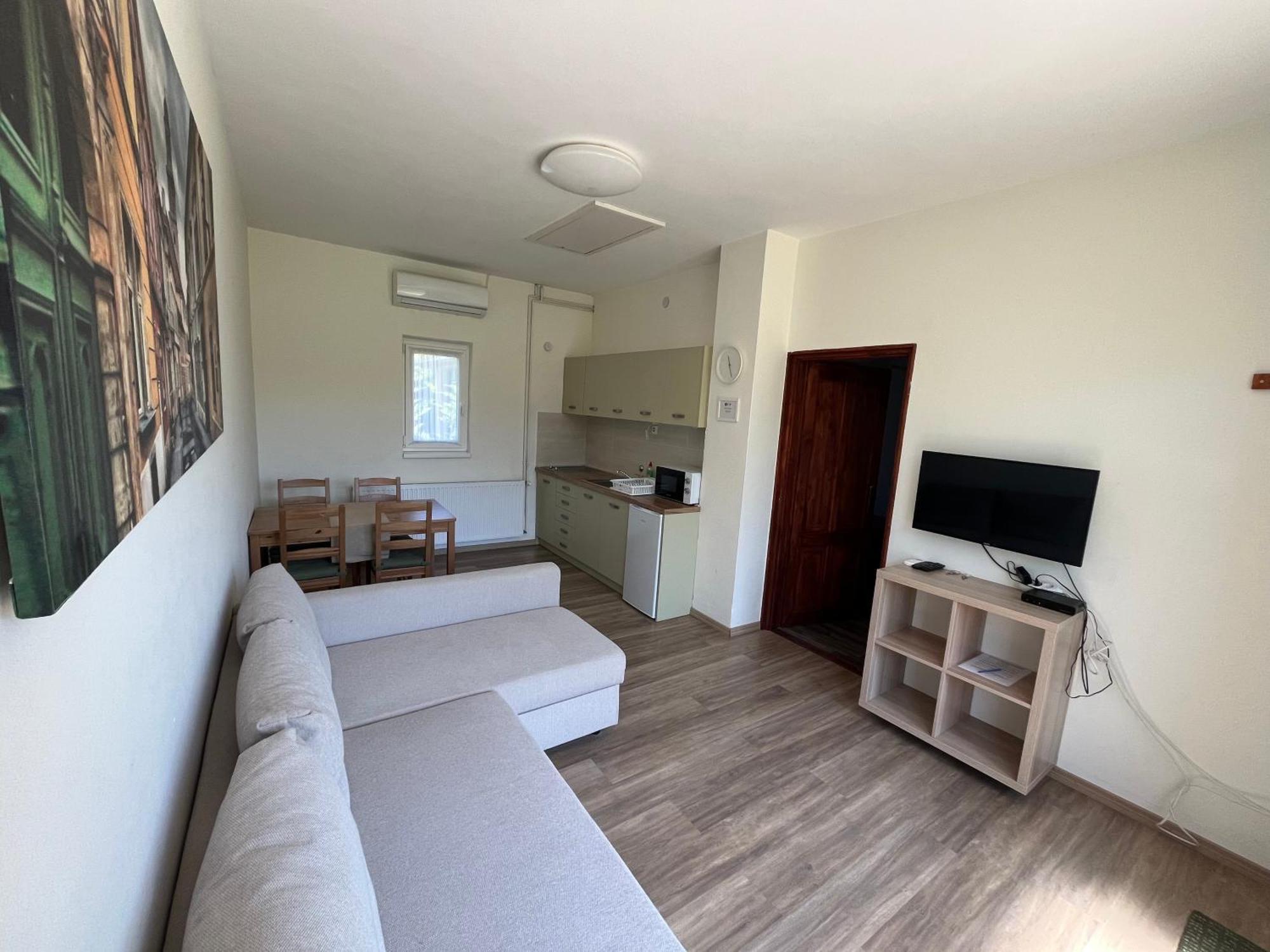 Petita Garden Apartman Siofok Ngoại thất bức ảnh