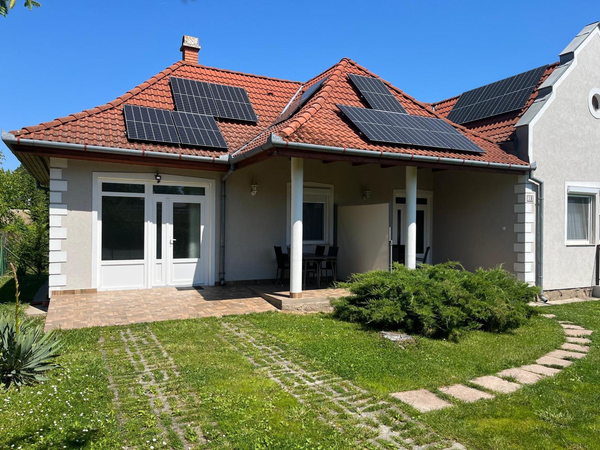 Petita Garden Apartman Siofok Ngoại thất bức ảnh