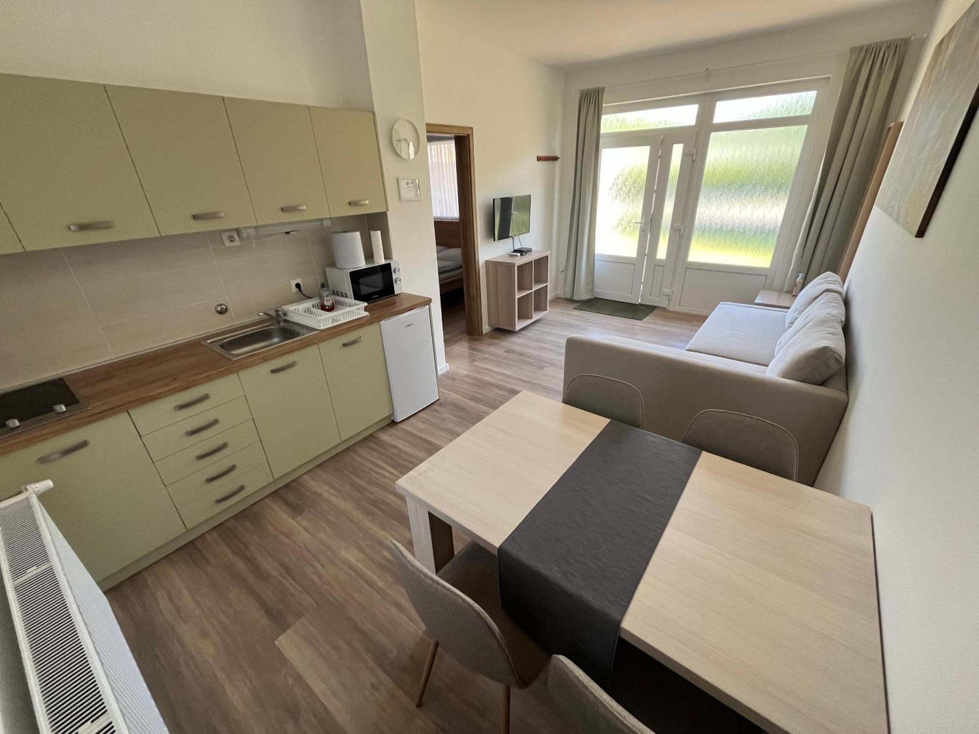 Petita Garden Apartman Siofok Ngoại thất bức ảnh