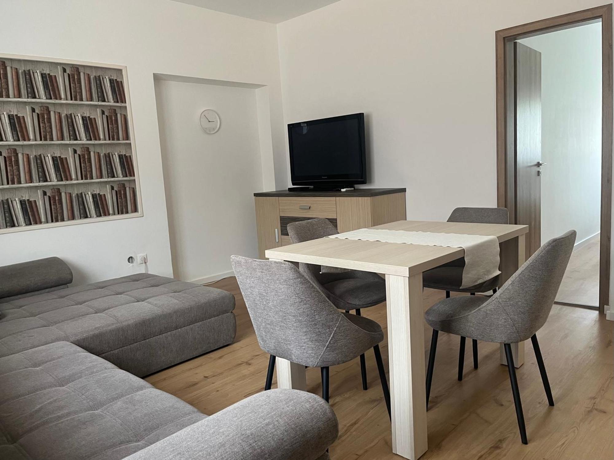 Petita Garden Apartman Siofok Ngoại thất bức ảnh