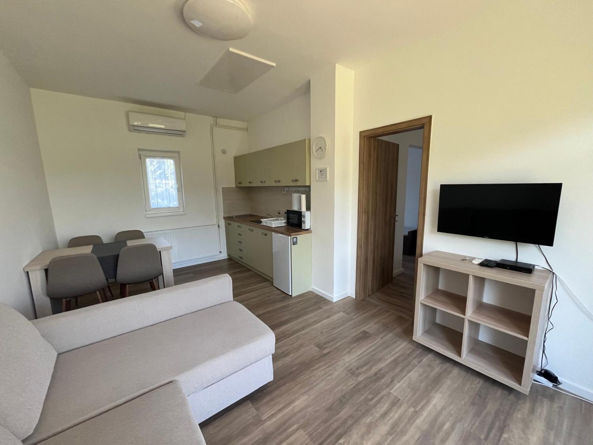 Petita Garden Apartman Siofok Ngoại thất bức ảnh