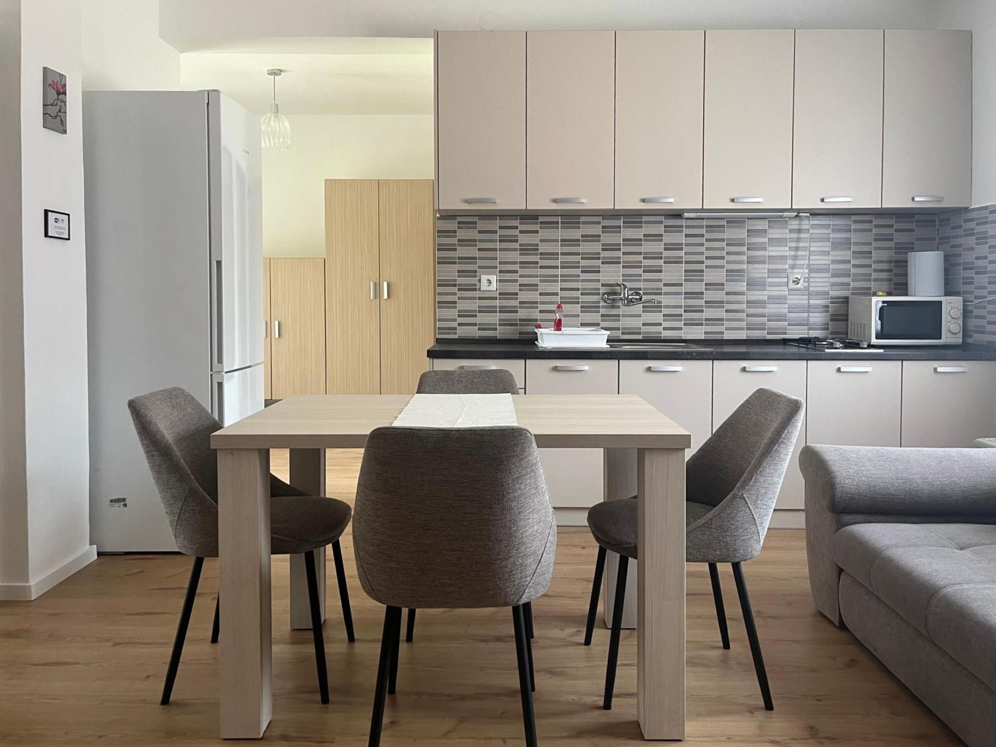 Petita Garden Apartman Siofok Ngoại thất bức ảnh